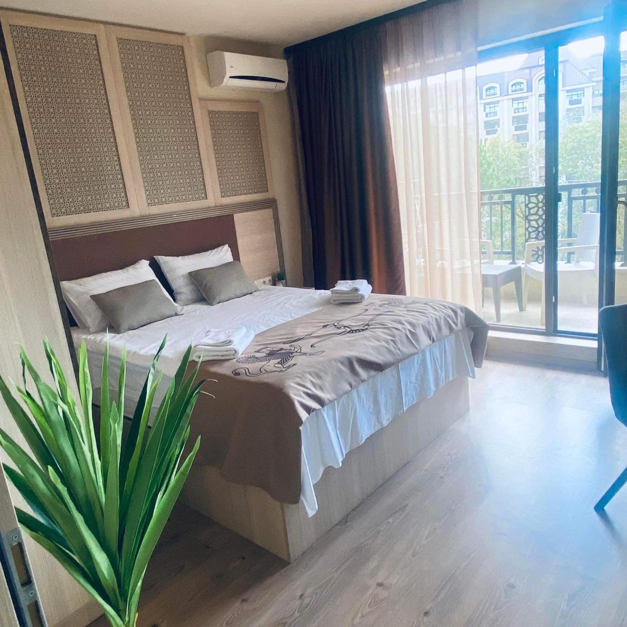 Argisht Luxury Apartment Goudstrand Buitenkant foto