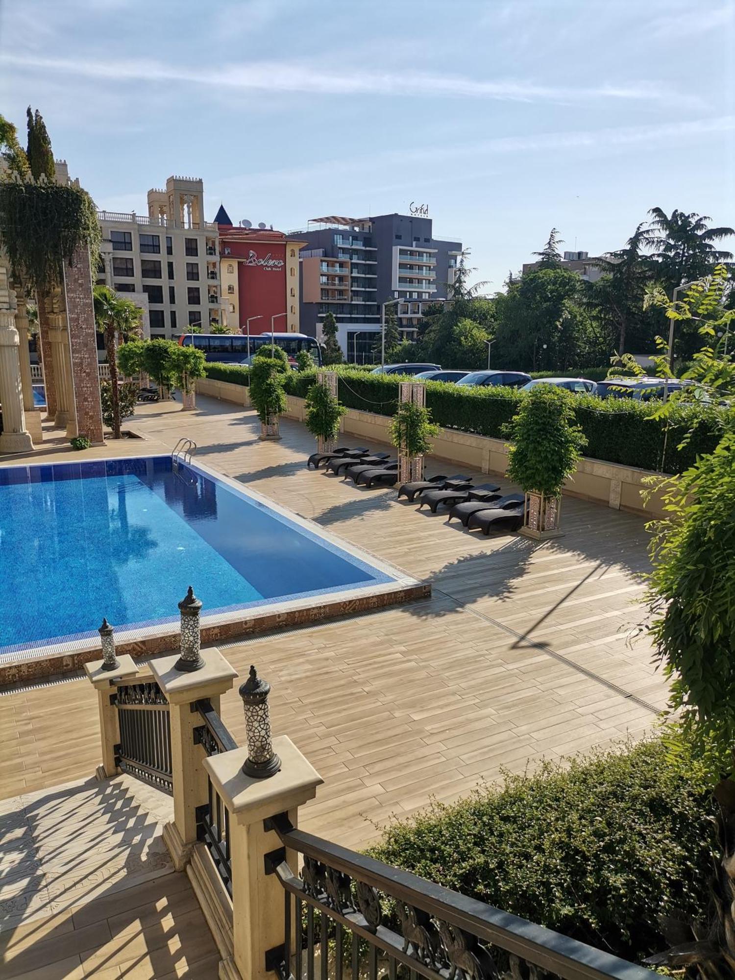 Argisht Luxury Apartment Goudstrand Buitenkant foto